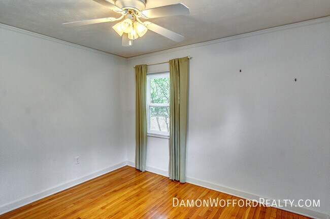 Building Photo - 1827 Parkridge Dr