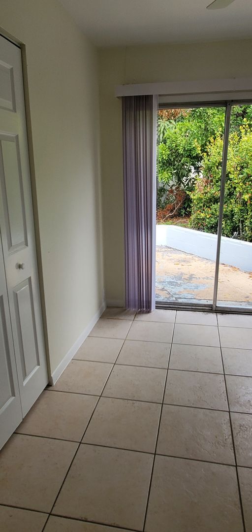 Building Photo - Three Bedroom with Bonus Room