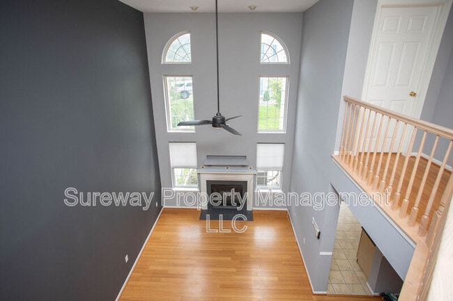 Building Photo - 605 Doral Dr