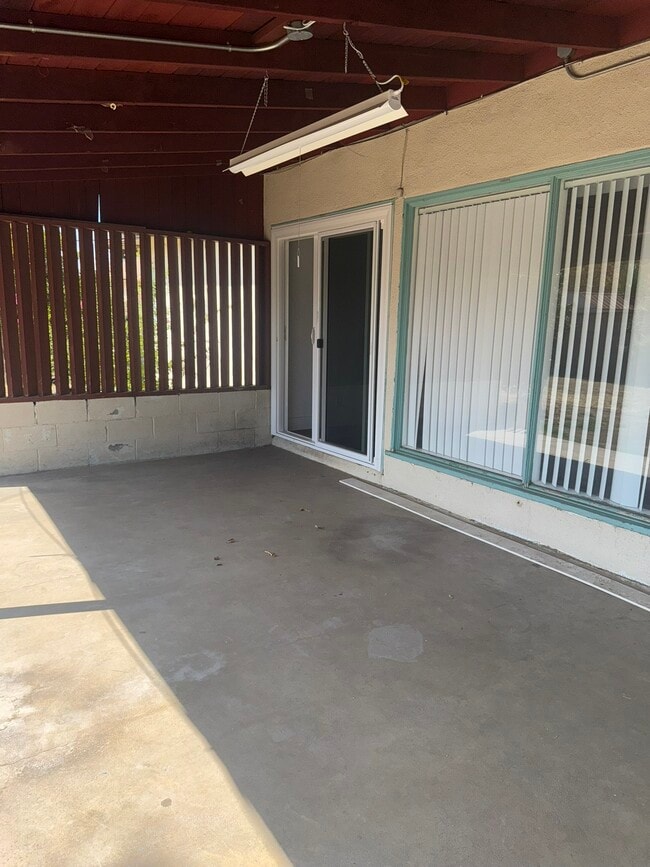 Building Photo - 3874 Arden Dr S