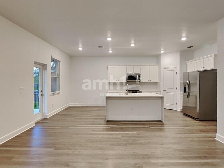 Building Photo - 37837 Dusty Saddle Ln