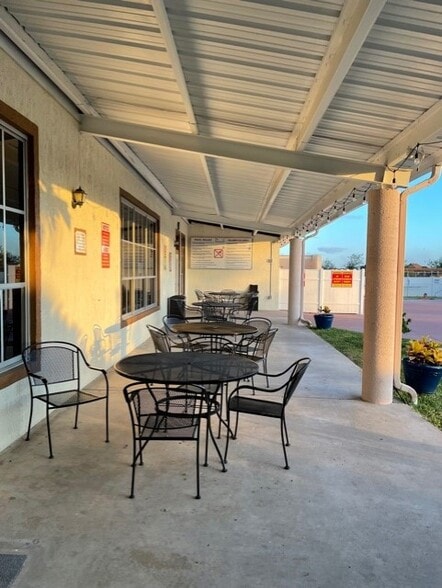 Building Photo - 2614 Ashley Dr