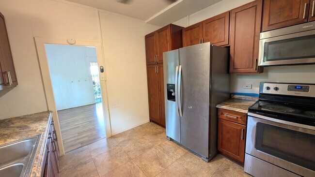 Building Photo - 3609 Leahi Ave