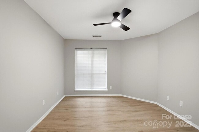 Building Photo - 2500 Cranbrook Ln