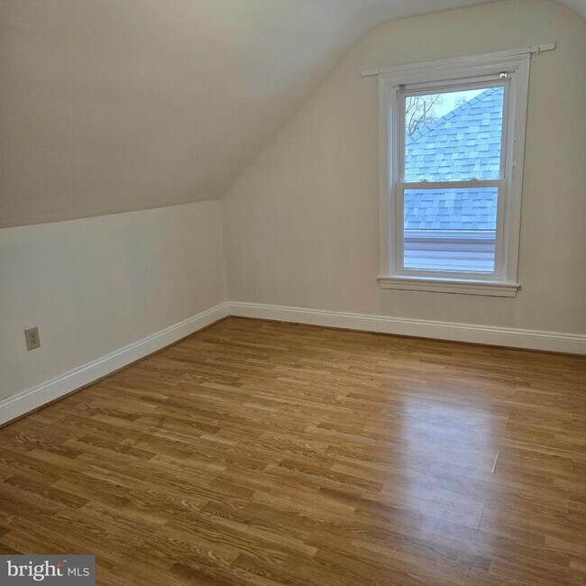 Building Photo - 8 Mannakee St