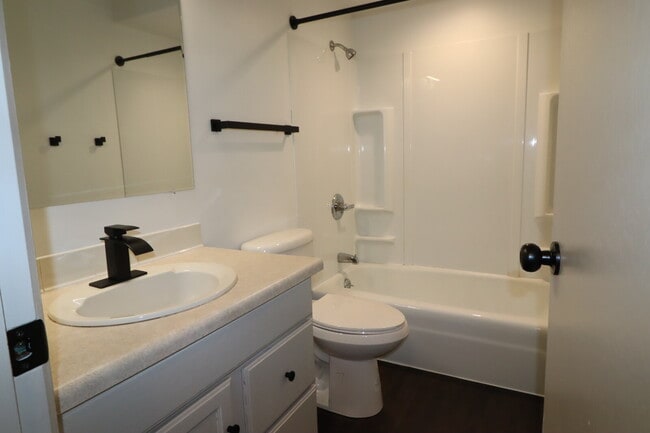 Building Photo - 3 Bedroom Duplex