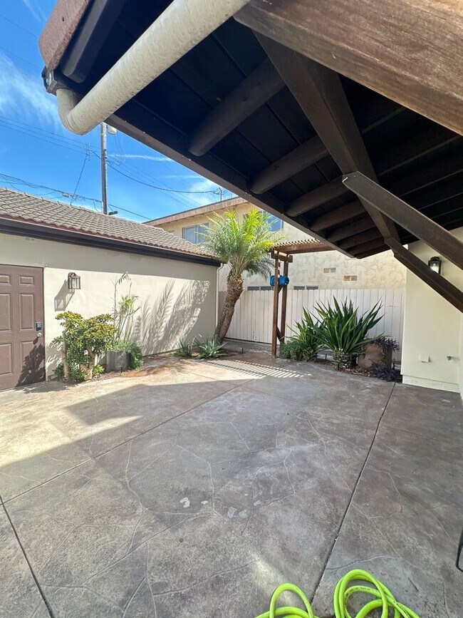 Building Photo - Downtown Huntington Beach - Beachfront Gorgeous Home - Stunning Remodel!!!