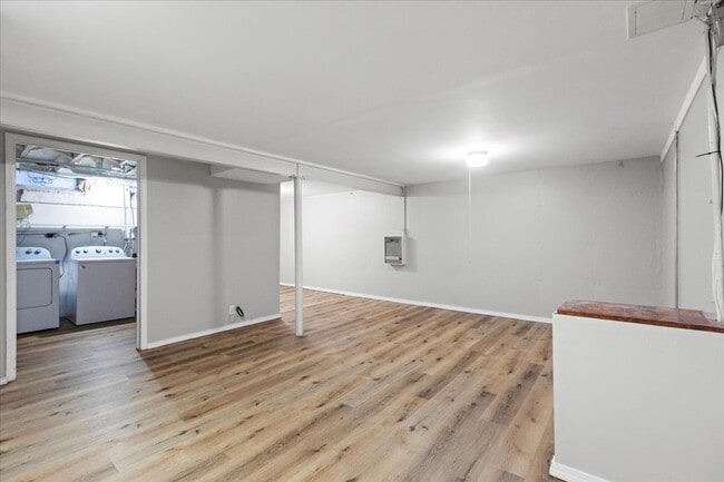 Building Photo - 1S239 Stratford Ln