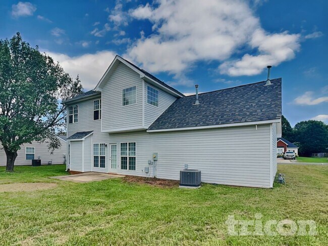 Building Photo - 2829 Rosemeade Dr