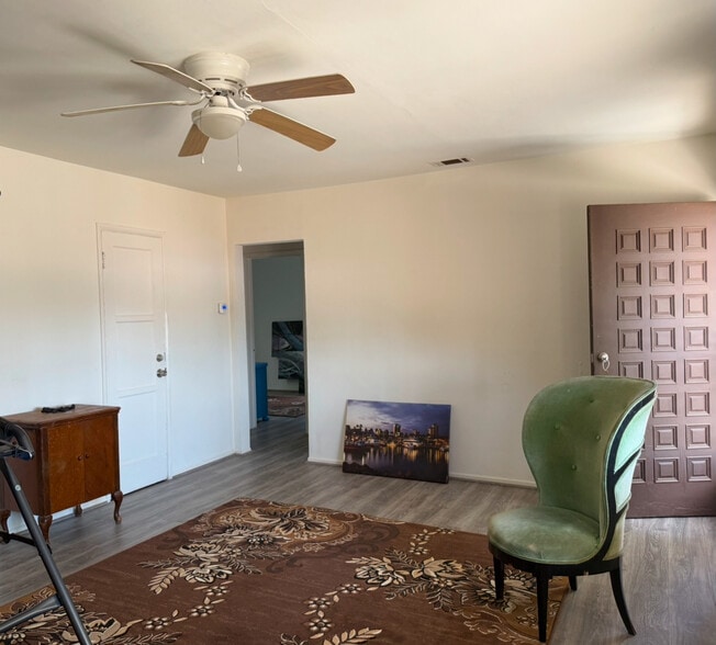 Living Room - 10324 Hillhaven Ave