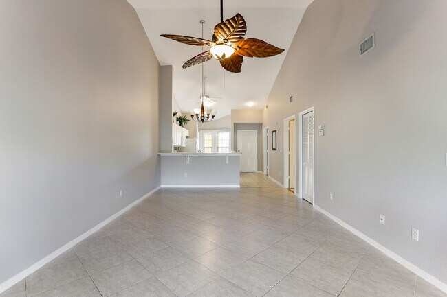 Building Photo - 9165 Celeste Dr