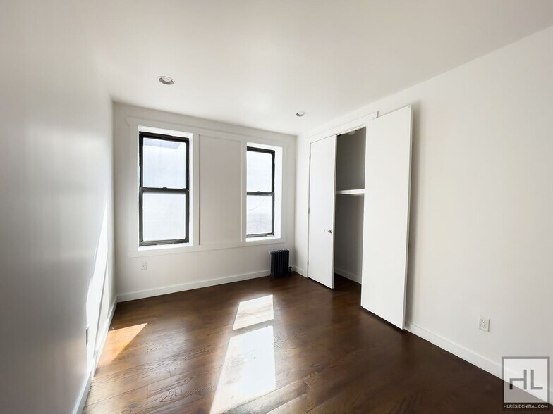 Building Photo - EASTERN PARKWAY / Crown Heights / Spacious...