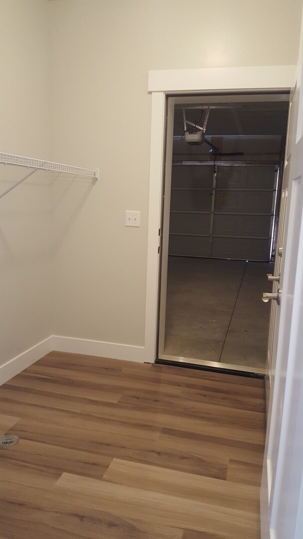 Building Photo - Beautiful 3 Bd, 2 Ba Condo with Garage Parking