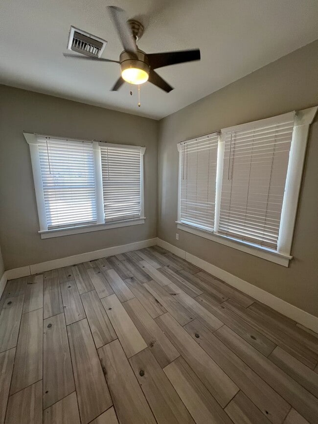 Building Photo - Fully Remodeled 1 Bedroom Duplex Apartment in Historical U of A Neighborhood