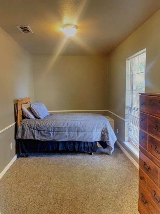 Building Photo - RENTAL Fully Furnished 4 bedroom home