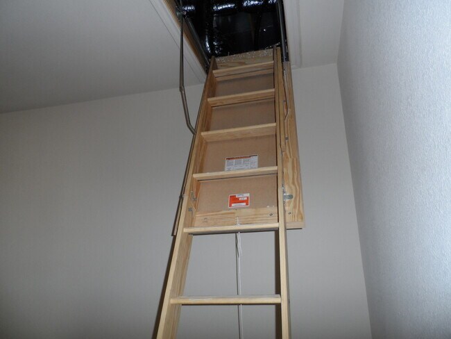 Building Photo - 1208 G-H Country Club Rd