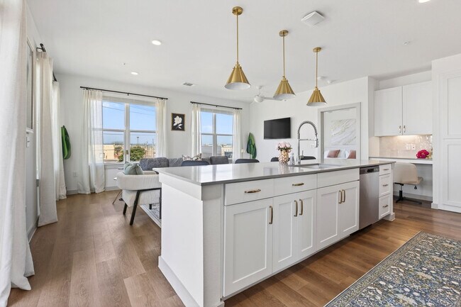 Building Photo - 1301 Leah Ave