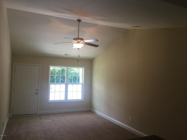 Building Photo - 113 Oyster Ln