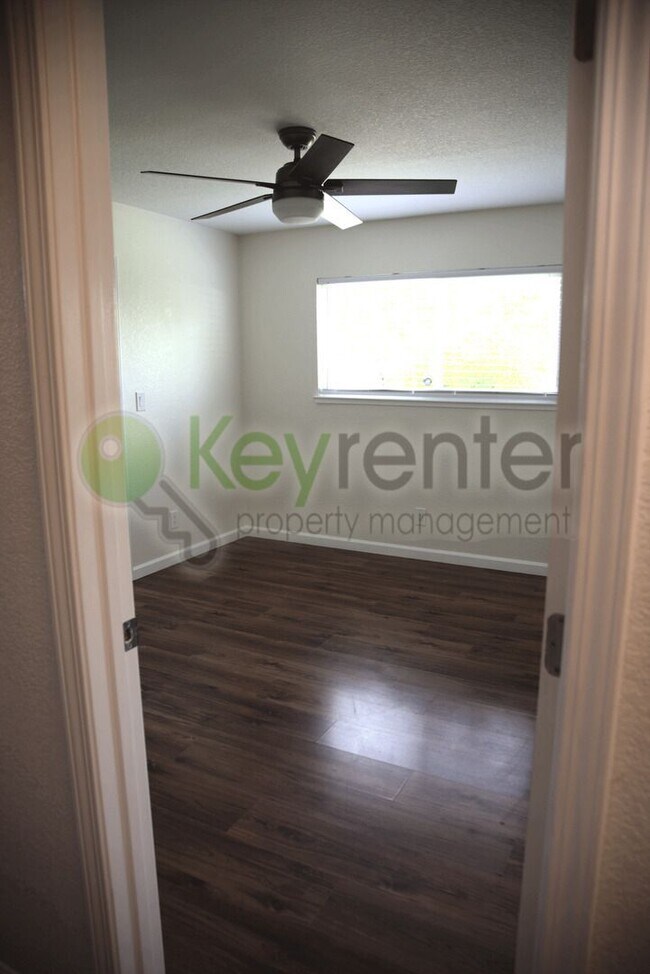 Building Photo - 9024 Alderson Ave