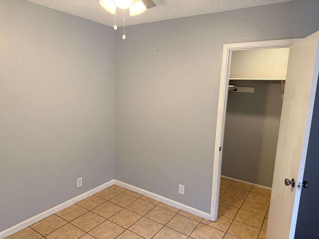 Building Photo - 2 Star Cir