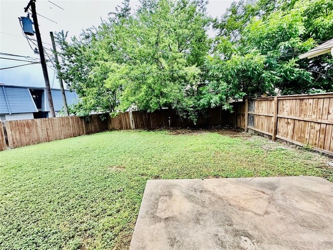 Building Photo - 1611 Onion Creek Village Dr