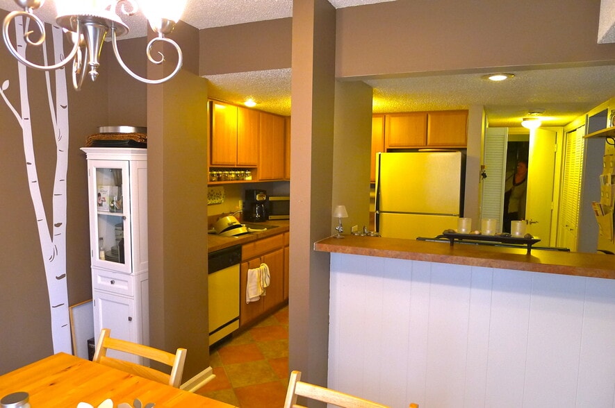 Building Photo - 108 Burwash Ave