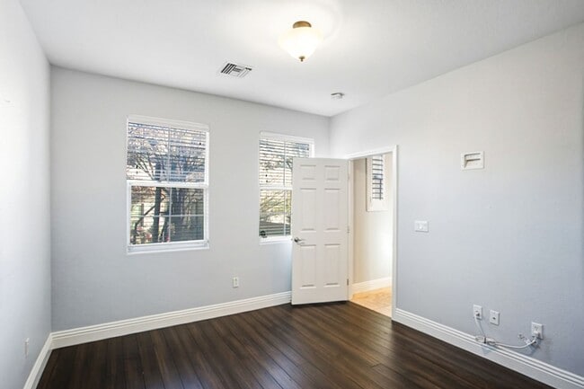 Building Photo - Beautiful 3 Bed South Summerlin Home With 1st Floor Bed and Bath