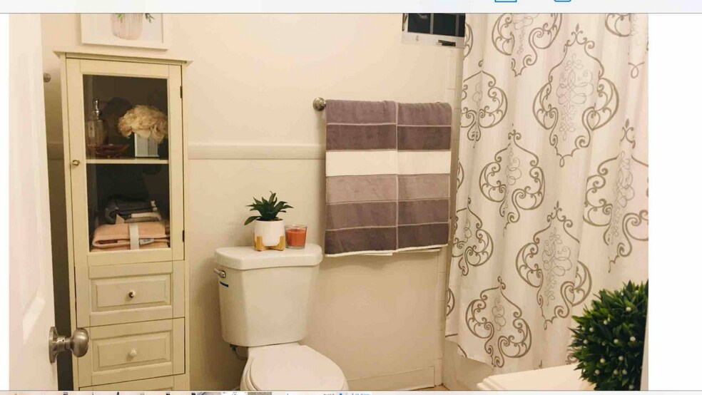 Building Photo - 76 Providence St