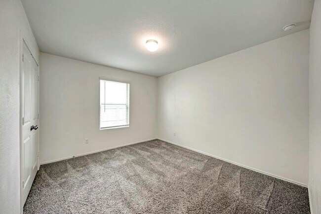 Building Photo - 6513 Leonardo Cove
