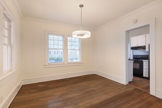 Building Photo - Spacious 1/1 Condo w/ Enclosed Patio & Off...