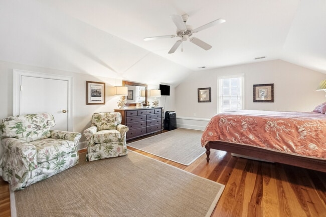 Building Photo - 190 Whiting Ln