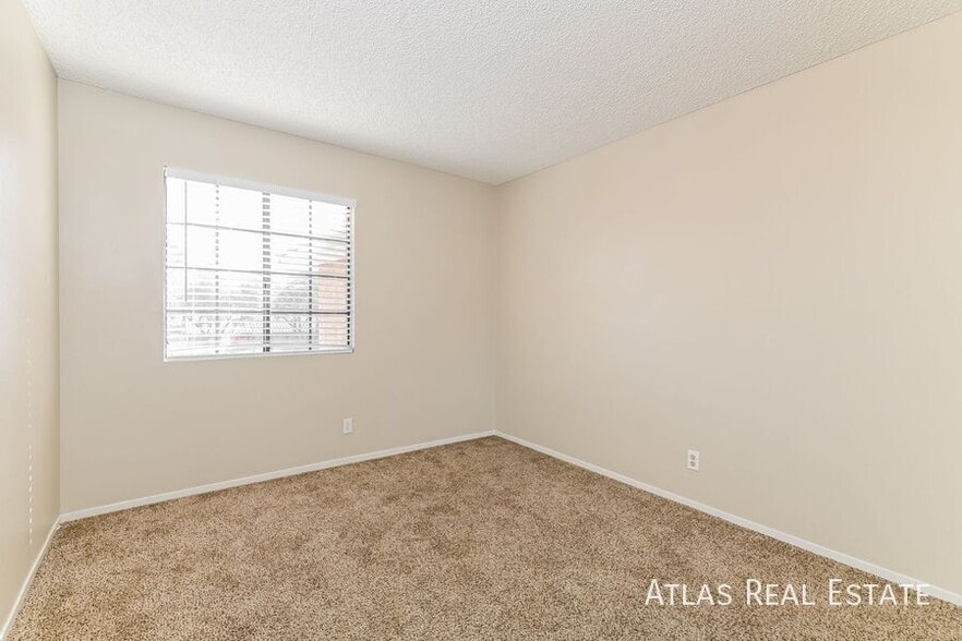 Building Photo - 1836 Navarre Ln