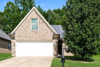 Building Photo - 7852 Ridgedale Dr