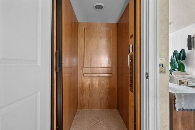 Building Photo - 1593 Pinellas Bayway S