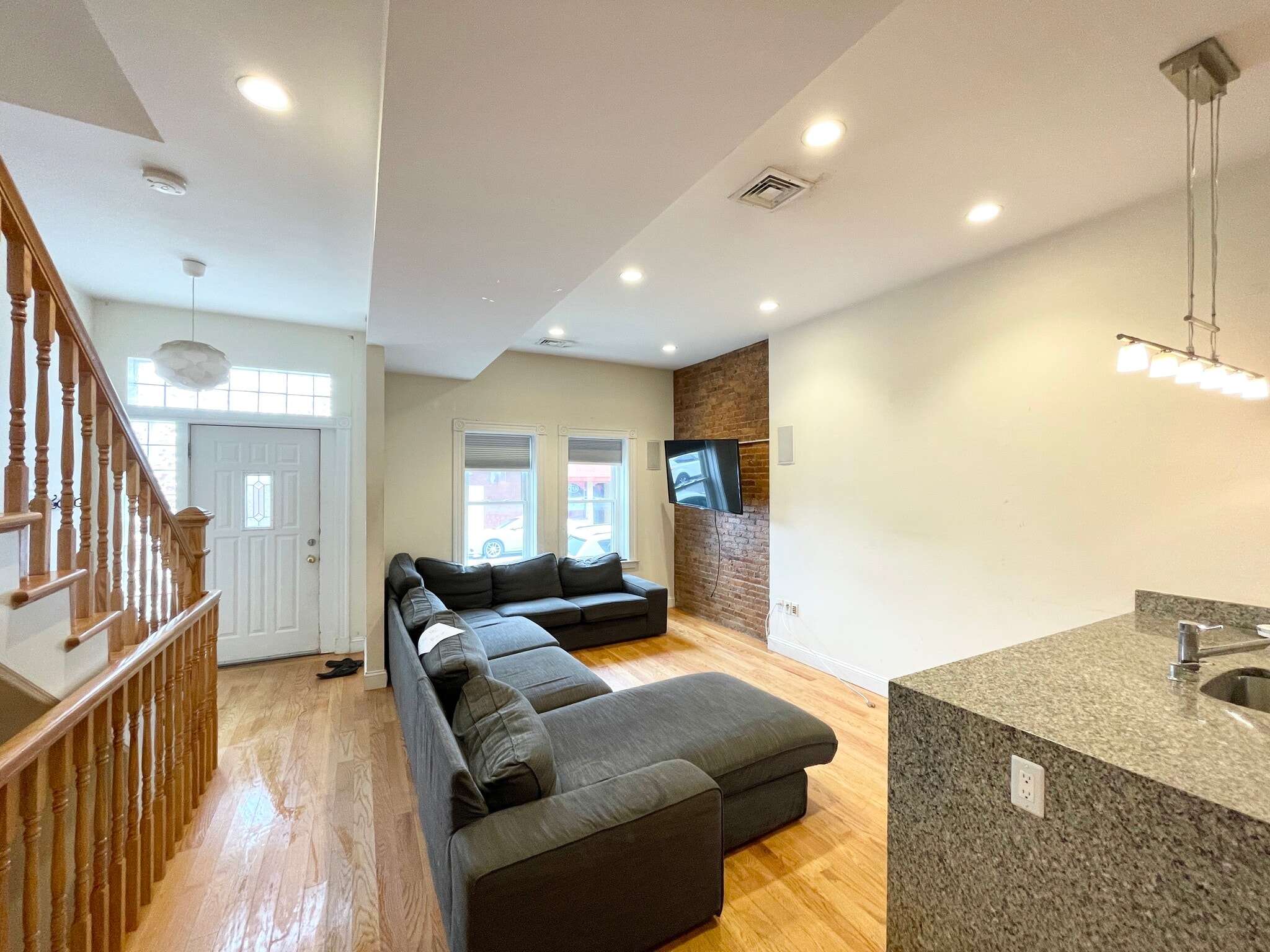 Building Photo - 96 L St