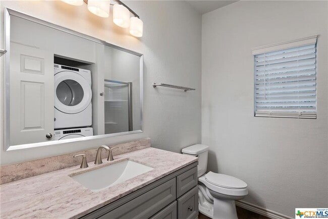 Building Photo - 100 Jackman St