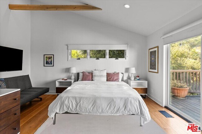 Building Photo - 2373 Tuna Canyon Rd