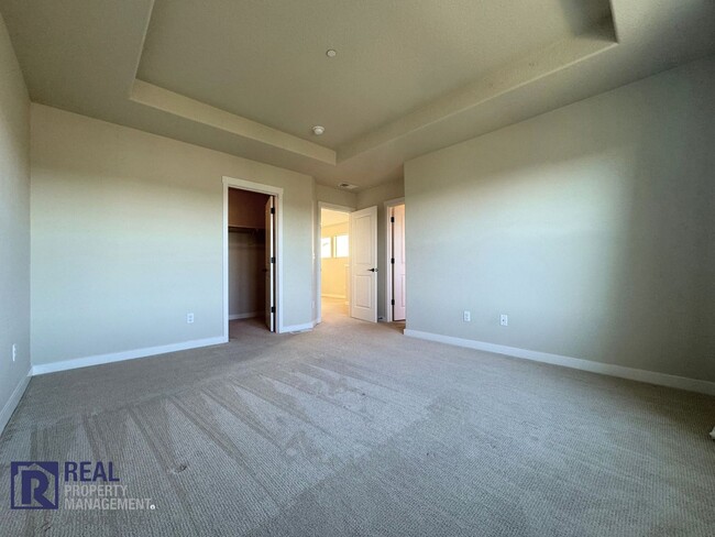 Building Photo - 28857 SW Geneva Loop