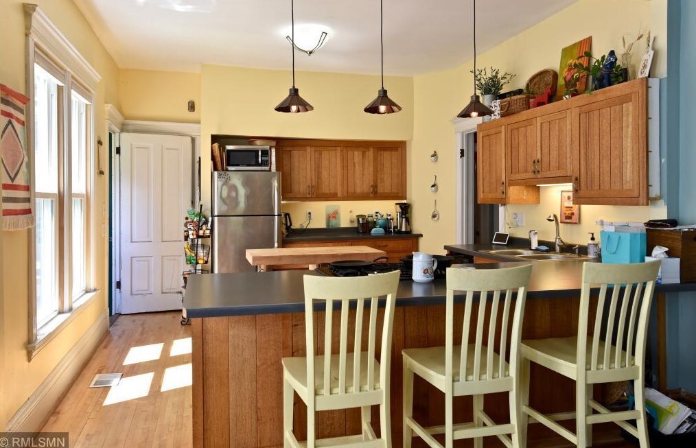 Building Photo - 3236 18th Ave S