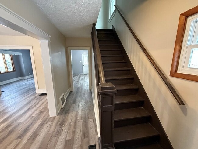 Building Photo - 608 Cooper Ave