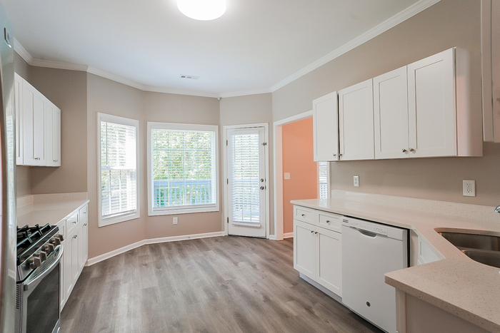 Building Photo - 70 Woodlake Dr