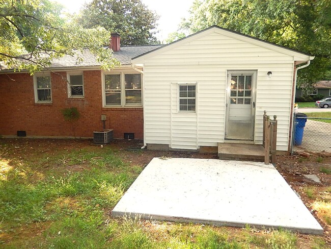 Building Photo - 3436 Cheyenne Rd