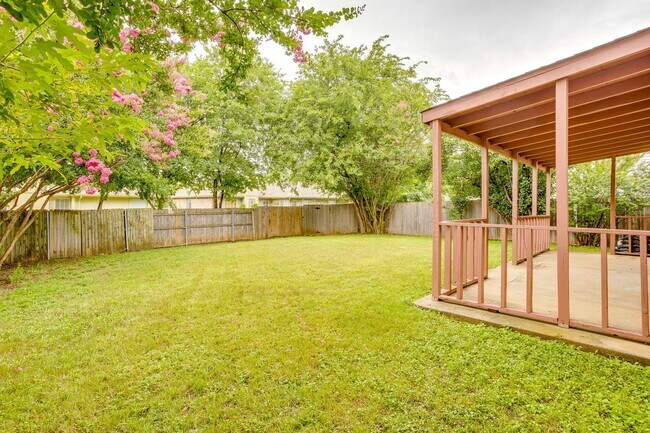 Building Photo - Great Large 4 Bedroom, 2.5 Bath Home Ready for New Tenants- Crowley ISD- 76123