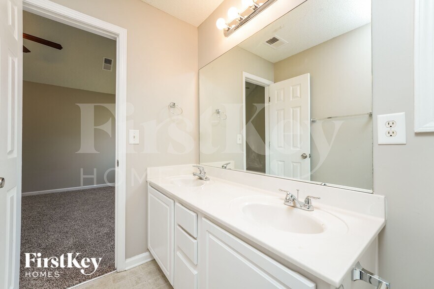 Building Photo - 255 Fieldview Ln
