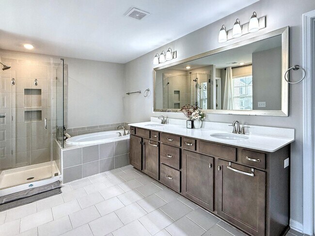 Building Photo - 524 Harbour Pointe Dr