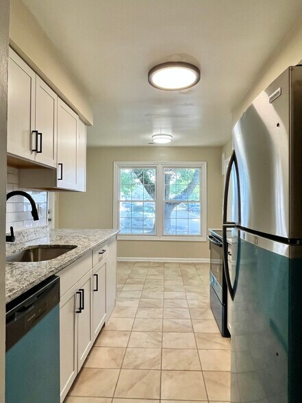 Building Photo - 7572 Belle Grae Dr