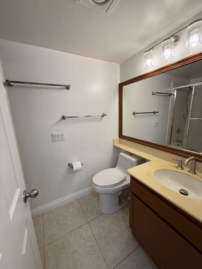 Building Photo - 6991 Ballena Way