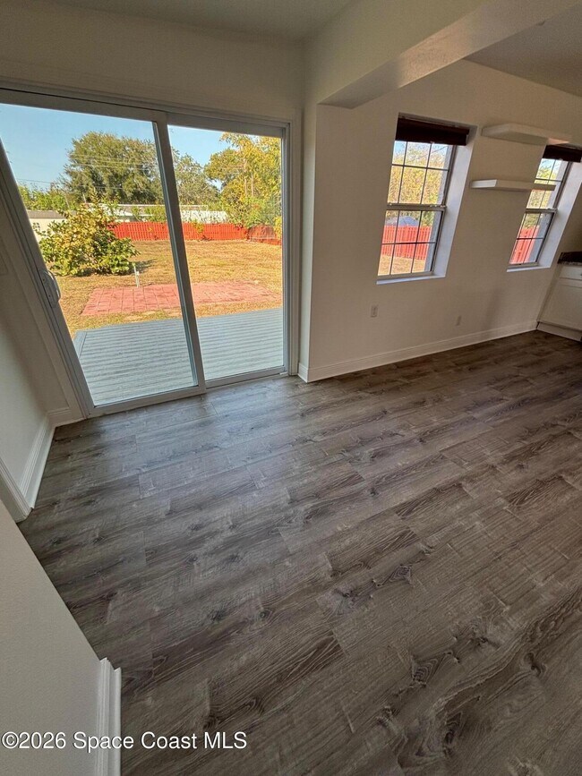 Building Photo - 904 Kensington Dr