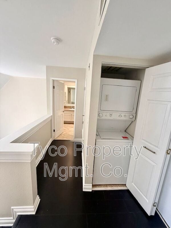 Building Photo - 2202 River Run Dr