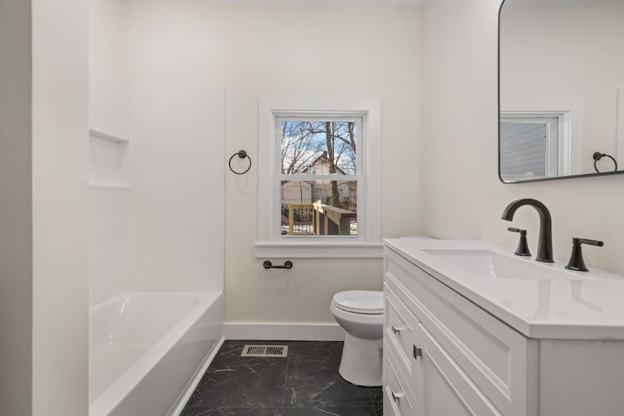 Building Photo - 17 Bridge St